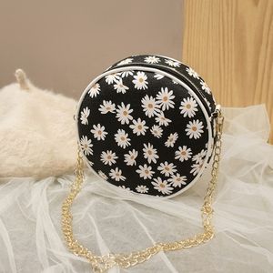 Black/ white daisy printed round purse